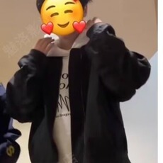 黑色