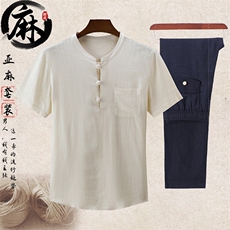 白色上衣＋深蓝长裤