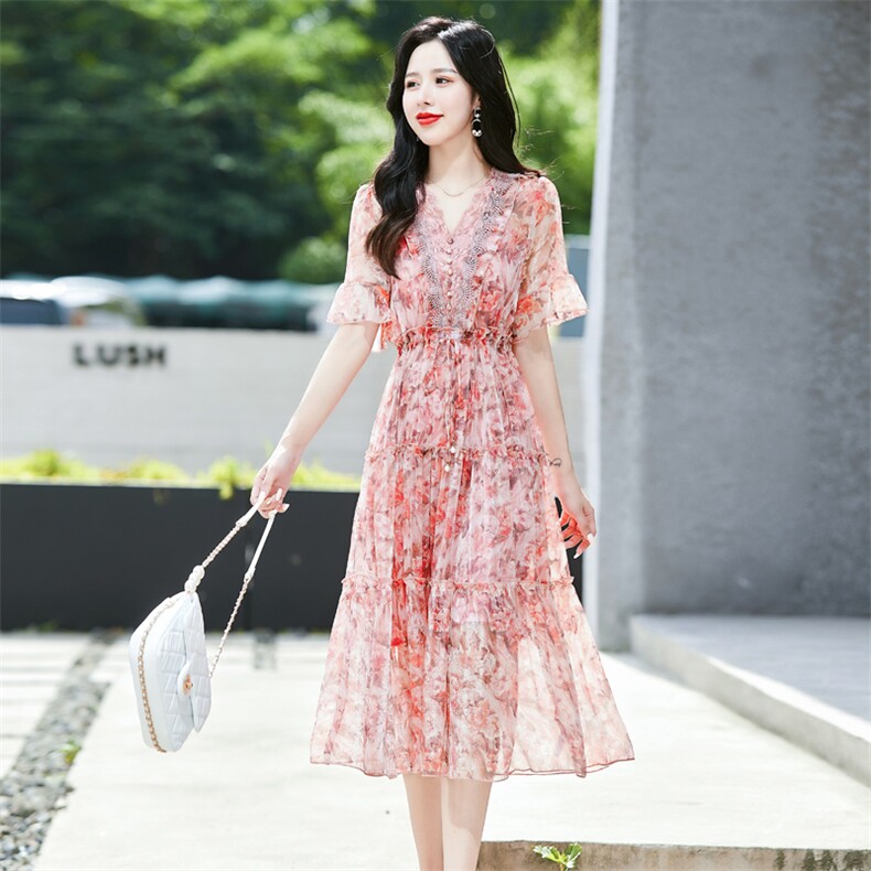 碎花连衣裙女夏季2025新款法式海边度假三亚超仙雪纺薄款沙滩裙,女装连衣裙,贵人树