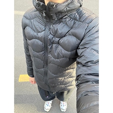 黑色