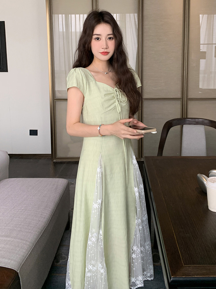 蕾丝拼接绿色连衣裙女夏2025新款高级感流行绝美超火小众设计感,女装连衣裙,浙宝305