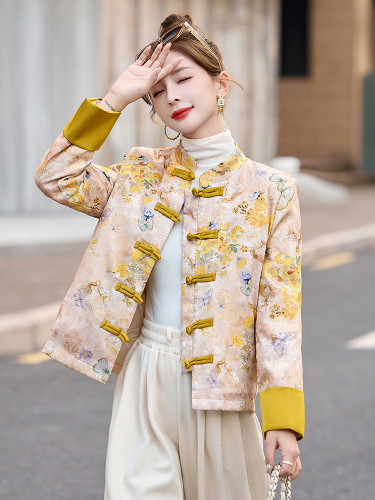 新中式盘扣羽绒服女2025冬季新款黄色提花唐装白鸭绒短款外套,女装羽绒服,衣之秀