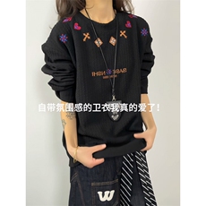黑色