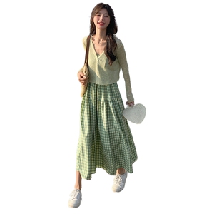 绿色甜妹绝美针织开衫格子吊带长裙女夏新款森系别致两件套连衣裙图片