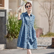 【现货】大码纯色牛仔连衣裙女2024夏装新款翻领显瘦短袖中长裙子，女装连衣裙，梦懿尔