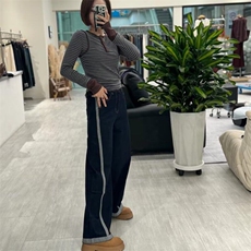深蓝色