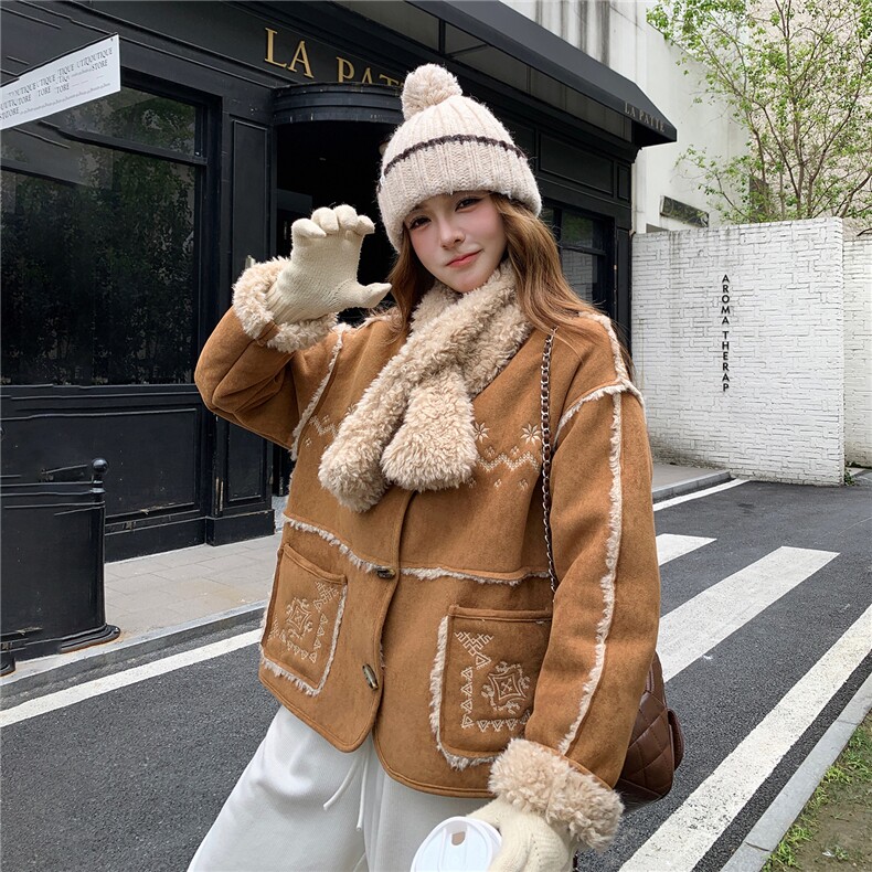 咖色民族风刺绣仿皮毛一体外套女冬季2025新款韩系小个子短款棉服,女装羊羔毛/颗粒绒,2C306