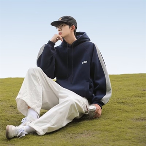 春秋新款男连帽套头卫衣拼色宽松百搭落肩潮牌外套新款休闲男上衣图片