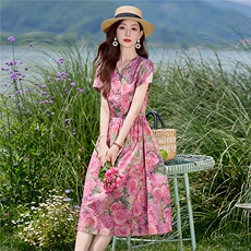 玫红色