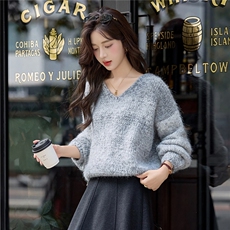 2025年冬季羊毛V领套头针织线衫加厚短款时尚通勤韩版灰色毛衣，女装针织衫/毛衣，小九月