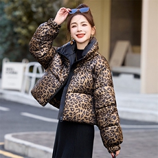 现货时尚豹纹短款羽绒服女2025冬季新款立领烫钻亮面白鸭绒外套，女装羽绒服，美沁