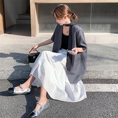 休闲深灰色短袖西装外套女夏2025新款高级感韩系慵懒洋气百搭西服，女装西装，自然秀