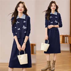 秋冬套装裙两件套毛衣裙女2025新款气质高级感娃娃领羊毛连衣裙子，女装羊毛衫，艾米