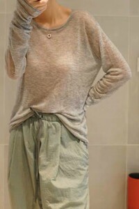 精纺超薄微透低圆领羊绒衫女宽松打底秋季针织羊毛衫套头纯色休闲图片