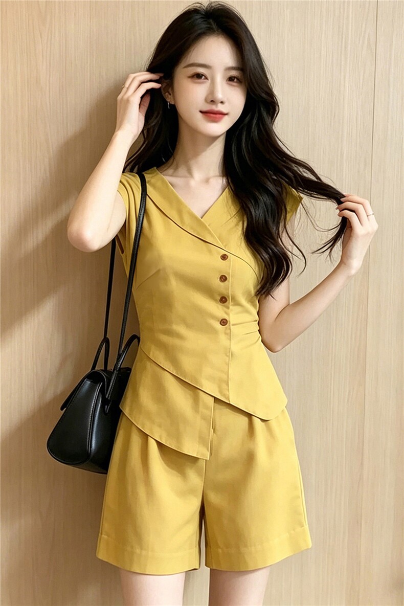 女夏季新款简约时尚套装V领纽扣设计无袖马甲上衣阔腿短裤两件套,女装套装/套裙,江南