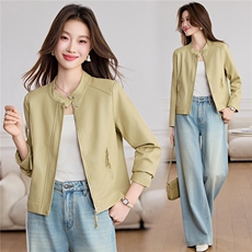 常规无袖口设计2026年春季薄斜插袋修身立领聚酯纤维合成革休闲风，女装皮衣，悦祺