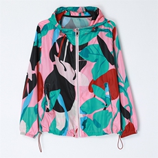 2022年夏季抽象图案薄款宽松型连帽长袖拉链防晒服外套，女装防晒衣，依倍林