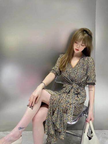 欧货领口手工钉珠连衣裙，女装连衣裙，炅缇恩