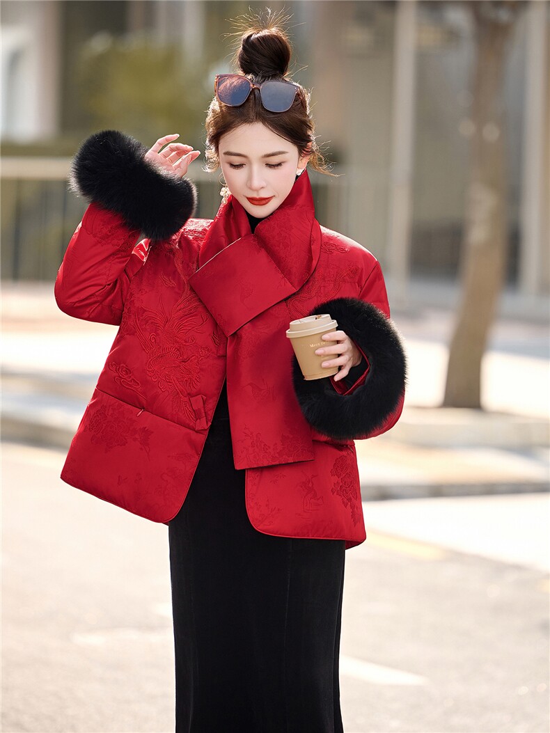 2025年刺绣新款新中式短款收腰显瘦红色配围巾真狐狸毛羽绒服,女装羽绒服,涵誉
