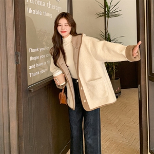 撞色保暖连帽羊羔毛外套女冬季2025新款学院风超火减龄爆款巨好看图片
