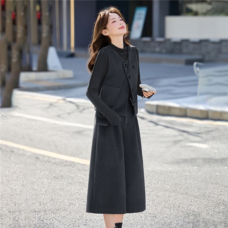 韩系新年红色毛呢马甲半身裙套装女2026春秋设计感独特漂亮一整套,女装套装/套裙,意芙