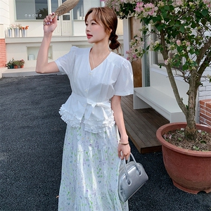 韩版温柔系甜美休闲衬衫套装女2025夏季新款显瘦碎花半身裙两件套图片