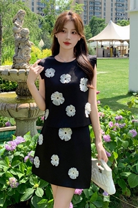 高端时尚套装裙女2026夏季新款洋气小个子修身钉花半身裙两件套图片