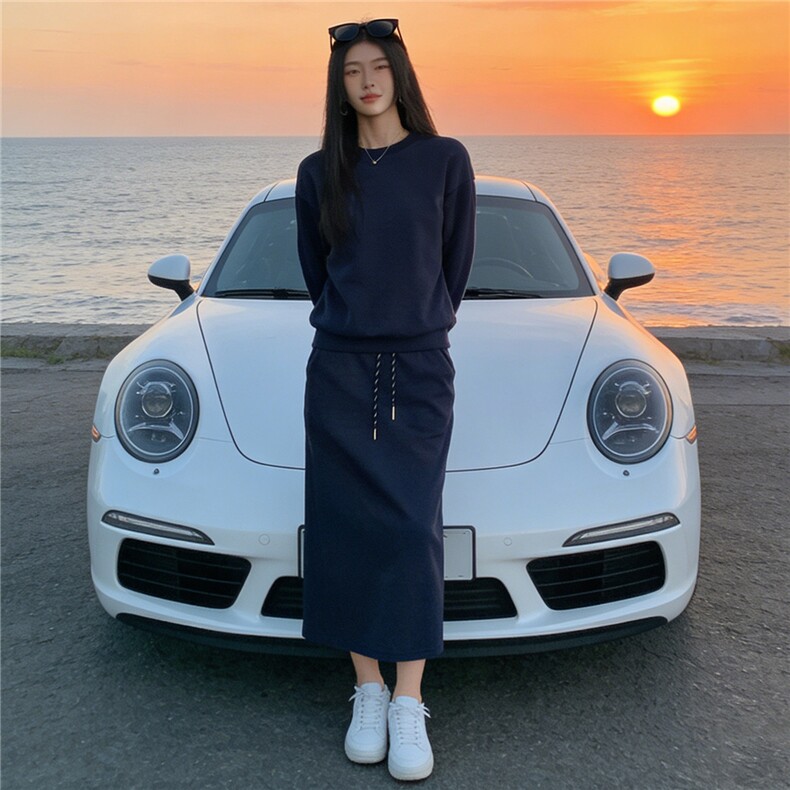 个性简约休闲时尚套装女春季袖口拼接色设计圆领卫衣半身裙两件套图片
