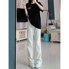 白 色
