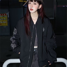 黑色