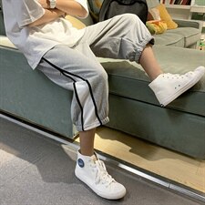 浅灰色