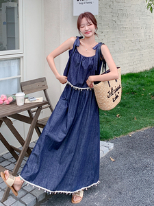 牛仔休闲时尚套装女2025年夏季新款薄款透气吊带上衣半身裙两件套图片