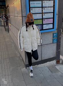 韩版情侣款羽绒服图片