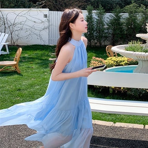 蓝色挂脖无袖连衣裙女2025夏季新款超好看法式宽松海边度假风长裙图片