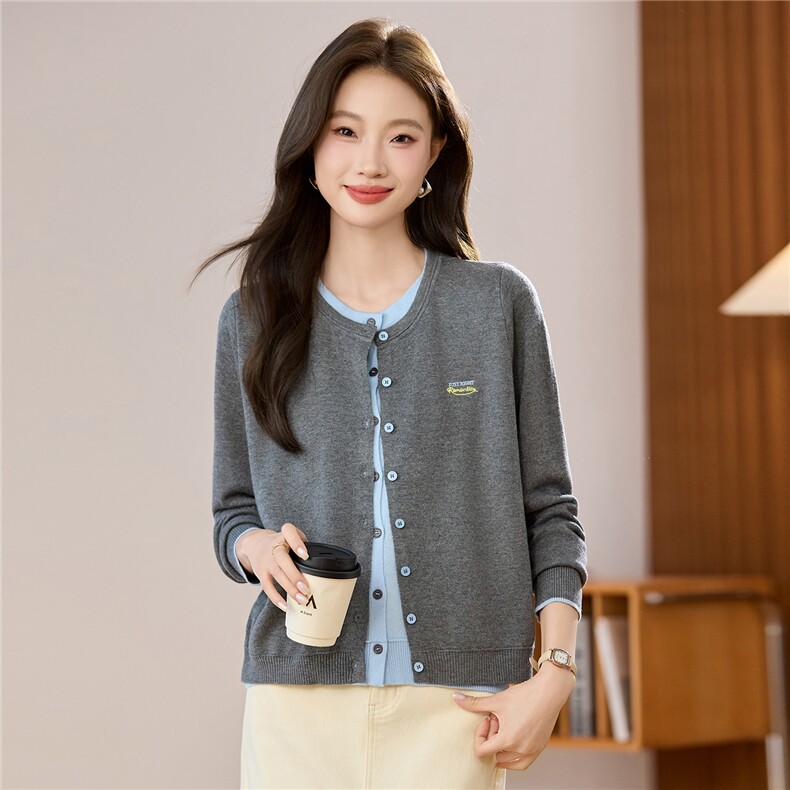 假两件针织开衫外套女秋2025新款上衣高级感刺绣宽松毛衣外搭潮，女装羊毛衫，艾米