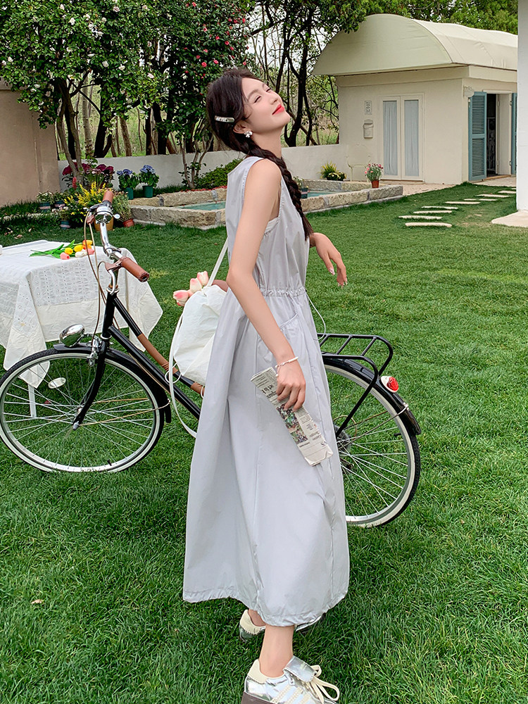 法式灰色无袖背带连衣裙女夏2024新款收腰显瘦气质休闲背心吊带裙图片