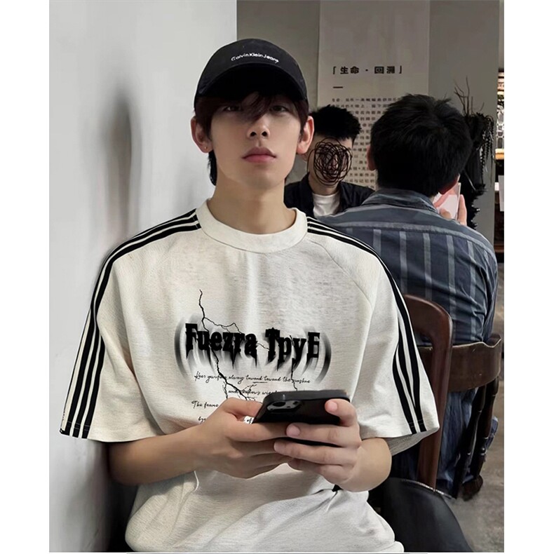 抖音得物品质二开240克宽松纯棉美式潮牌印花三条杠中性风短袖T恤,男装T恤,电商A486