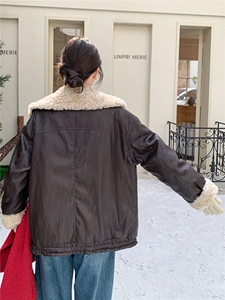 咖色羊羔毛翻领羽绒内胆皮衣外套女2025冬季新款时髦洋气保暖上衣图片