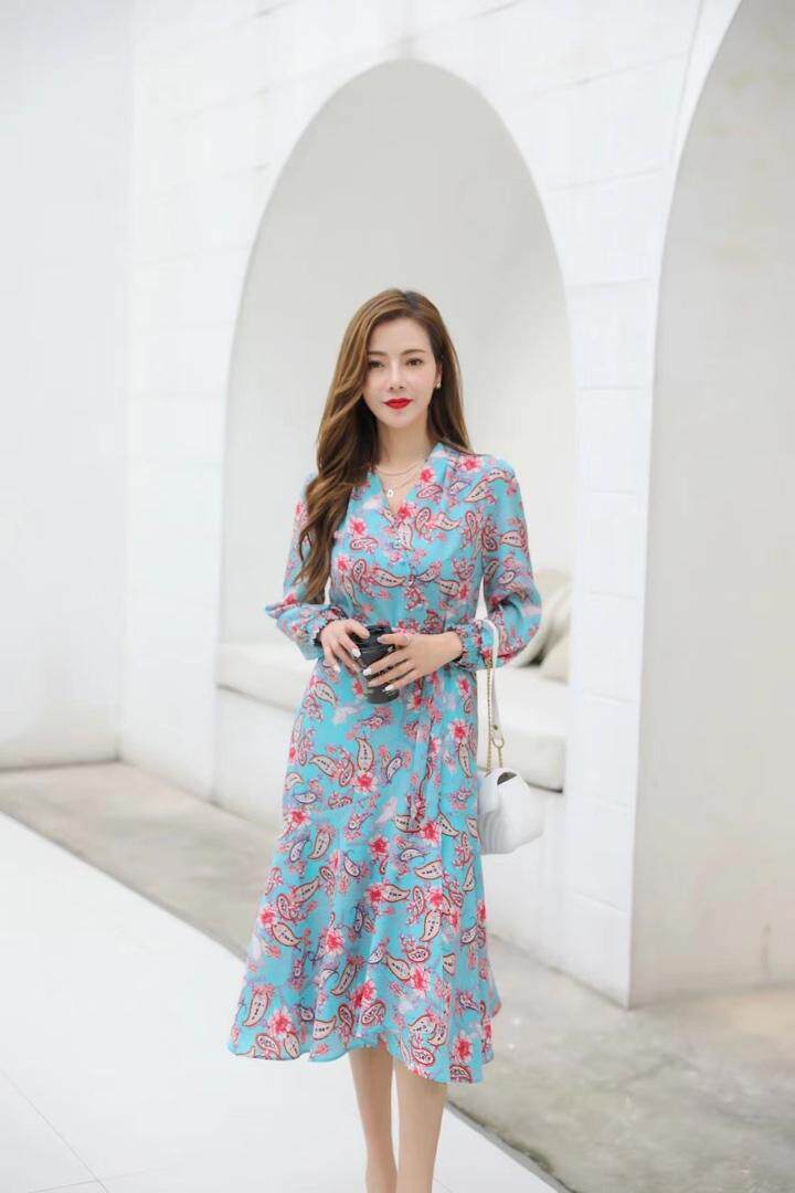 春季碎花连衣裙，女装连衣裙，蓝芝衣秀