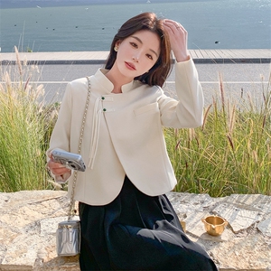 独特设计感米白色短款外套女2025春季新款新中式国风气质漂亮上衣图片