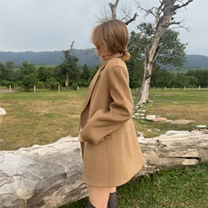 2025年夏季修身型长袖一粒扣短款西服时尚百搭简约大方，女装西装，蒙绒特