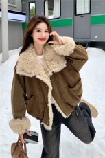 卡其色羊羔毛外套女冬2025超火好看高级小众加绒加厚短款派克棉服，女装短外套，2D001