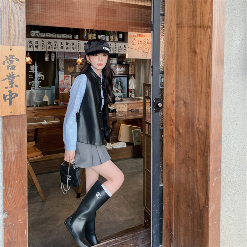艾绘馆新中式真皮复古黑色显瘦马甲背心女秋冬季休闲盘扣马夹坎肩,女装皮衣,臻衣坊