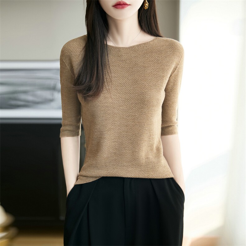 2025年秋季新款无缝鱼骨纹一字领中袖针织女士上衣时尚休闲通勤，女装羊毛衫，朝思羊绒