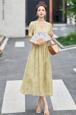 新中式国风印花连衣裙女2025夏季新款气质V领收腰显瘦绝美长裙子，女装连衣裙，蓝朵琳