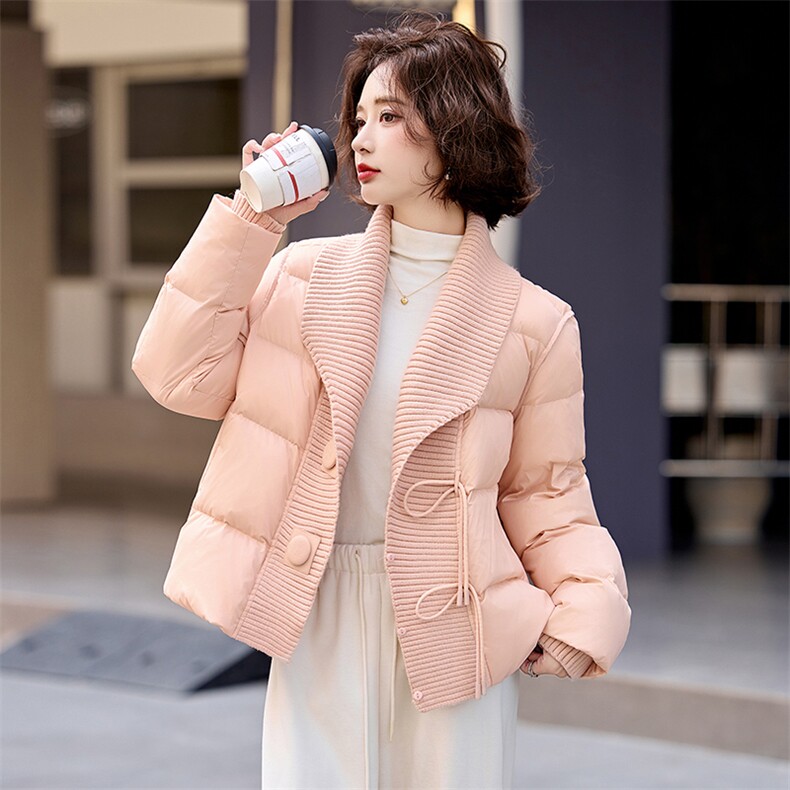 粉色小香风针织拼接羽绒服女2025冬新款减龄设计感翻领白鸭绒外套,女装羽绒服,衣之秀