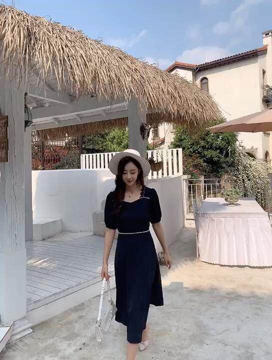 2022夏季连衣裙，女装连衣裙，秋莎明月