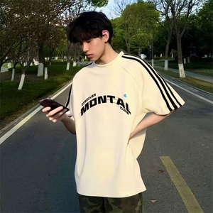 抖音得物品质二开240克宽松纯棉美式潮牌印花三条杠中性风短袖T恤,羊角袖怎么搭配衣服图片