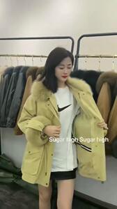 2021冬季女可拆卸内胆獭免毛狐狸毛领袖口中长款派克服图片