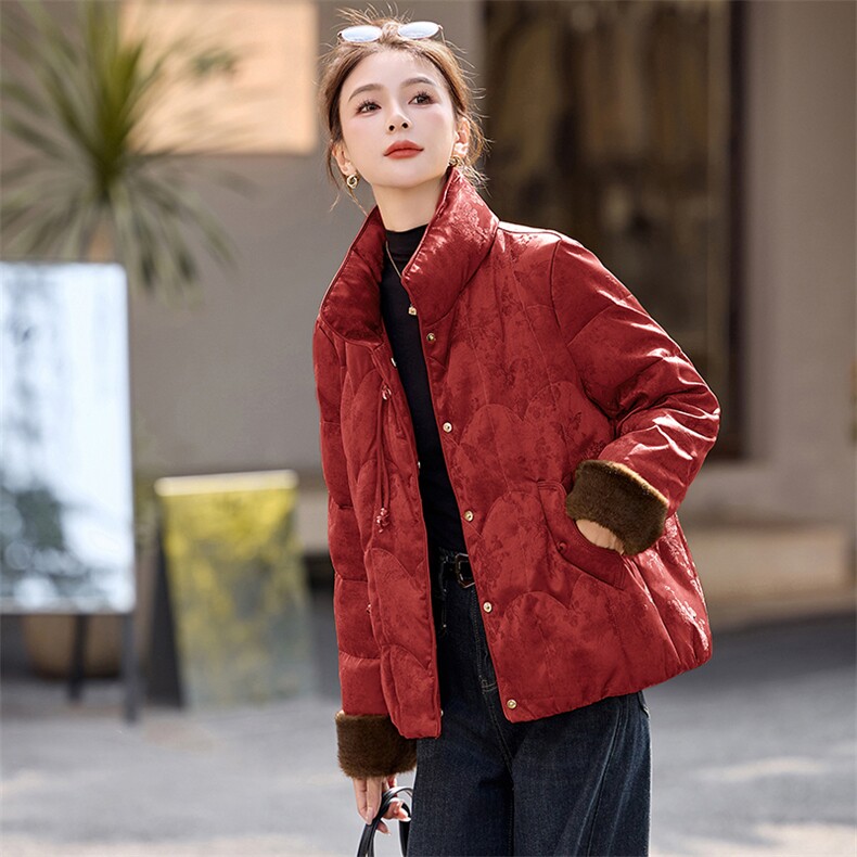 新中式G风提花短款羽绒服女2025冬季新款独特气质红色白鸭绒外套,女装羽绒服,衣之秀